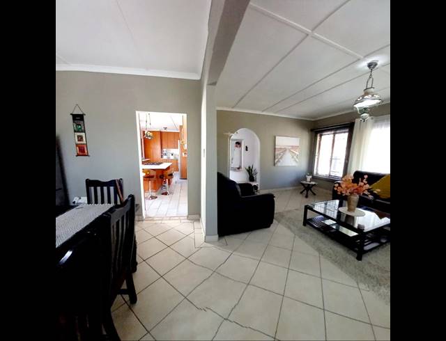 4 BEDROOM HOUSE FOR SALE IN CRAIGIEBURN